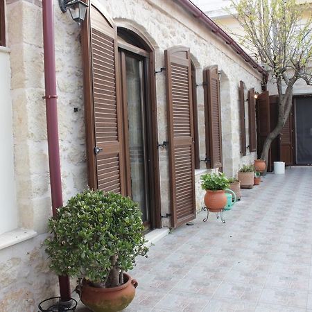 Artemisia Traditional Home Choudetsi Luaran gambar